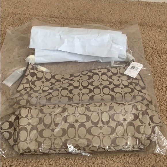 Coach - Picture 13 of 13